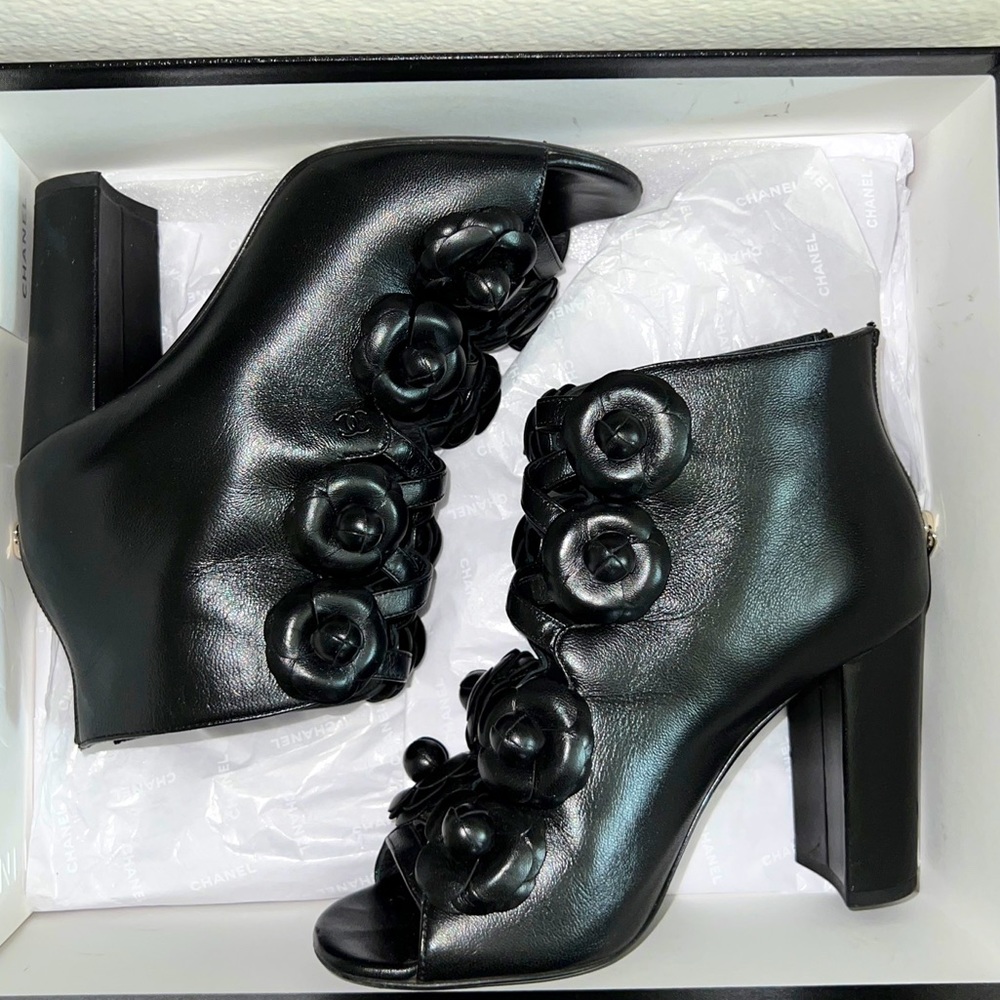 Chanel Lambskin Black Camellia Floral Leather Ankle Dressy Heel Boots Size 6.5US - Picture 15 of 16